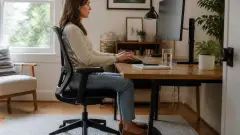 Postura corretta: regole pratiche per scrivania, guida e vita quotidiana